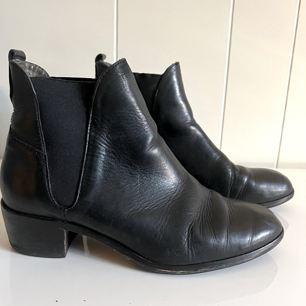 Hudson London low heel Chelsea boot 7.5